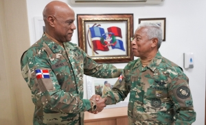 Comandante del Regimiento Guardia de Honor del MIDE, realiza una visita oficial a la sede del ISSFFAA 