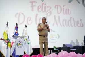 Instituto de Seguridad Social de las Fuerzas Armadas (ISSFFAA) celebra a las madres con emotivo acto cargado de premios