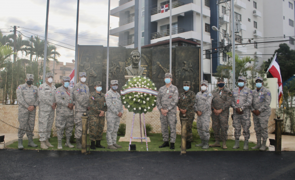 ISSFFAA realiza Ofrenda Floral por el Natalicio de Juan Pablo Duarte en su 208 Aniversario