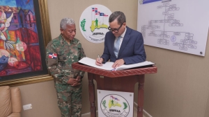 Visita de Cortesía del Honorable Eddy Olivares al ISSFFAA