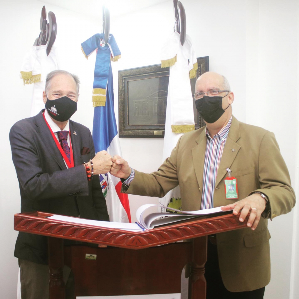 ISSFFAA recibe visita y realiza donación al Encargado de Patrimonio Cultural e Inmaterial del Ministerio de Cultura